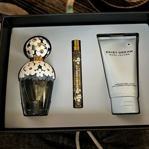 Marc Jacob’s Daisy Dream gift set. Brand new in box.